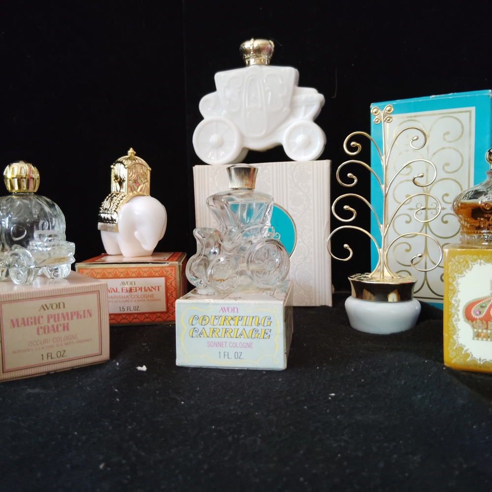 Avon Gold and White Carriage Accent
